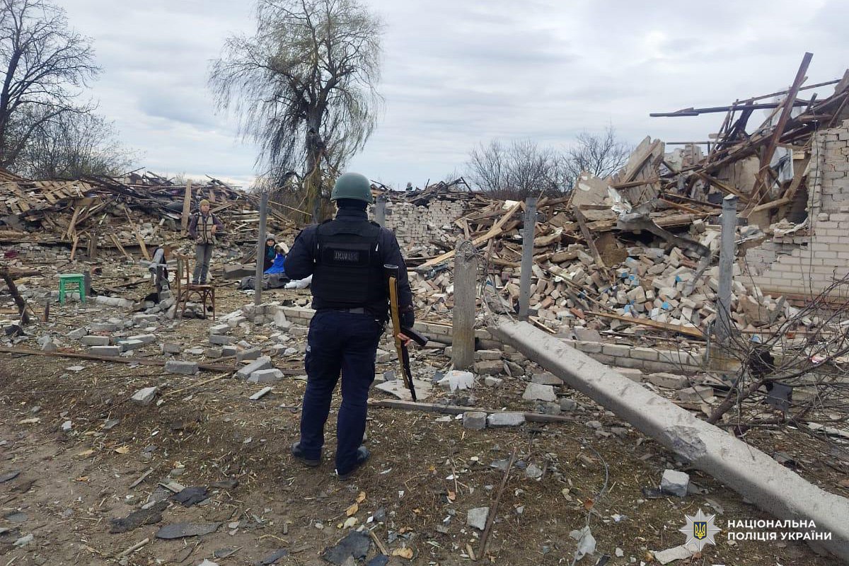 Поліція врятувала 83-річну жінку після авіаудару по Куп’янському району